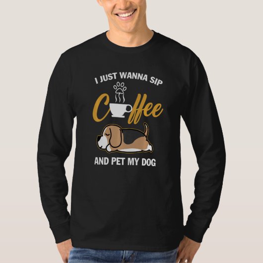 ビーグル コーヒーを飲んで犬を撫でていたい おもしろい犬 Tシャツ (正面)