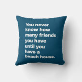 ビーチおもしろいハウスフレンズ引用文タイポグラフィブルー クッション (裏面)