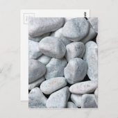 ビーチから灰色と白の石の大きな山 ポストカード (正面/裏面)