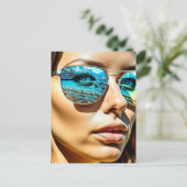 ビーチかわいらしサングラス反射女性 ポストカード (スタンド正面)
