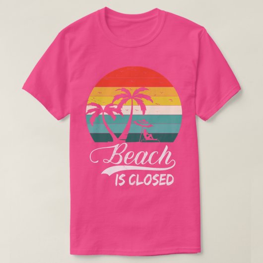 ビーチが閉じたおもしろいレトロ Tシャツ (デザイン正面)