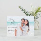 ビーチでのカップル写真　結婚式の日時お知らせカード セーブザデート (スタンド正面)