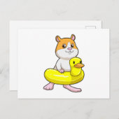 ビーチでアヒルのプールリングと一緒にいるハムスター ポストカード (正面/裏面)