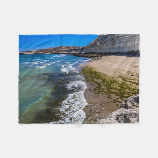 ビーチでプエルトピラミデス，アルゼンチン フリースブランケット (正面(横))