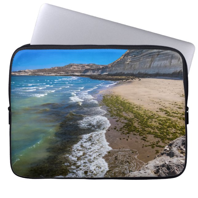 ビーチでプエルトピラミデス，アルゼンチン ラップトップスリーブ (正面)