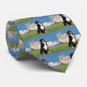 ビーチでポーズをとるベルネーゼの牛犬 ネクタイ (ロール)