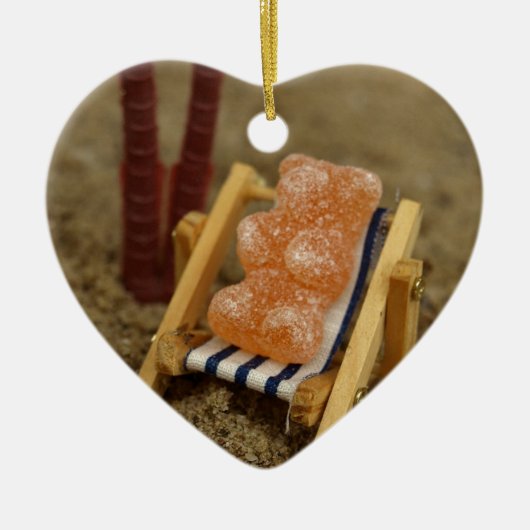 ビーチでリラックスしている粘着性くま セラミックオーナメント (正面)