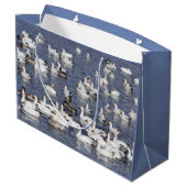 ビーチで咲く白雪姫の群れ ラージペーパーバッグ (裏面アングル)