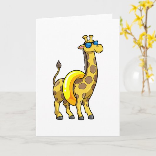 ビーチで水泳輪とサングラスをかけたキリン カード (黄色い花)