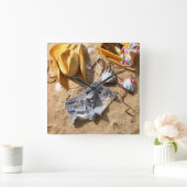 ビーチで置き去りになる衣類 スクエア壁時計 (ホーム)