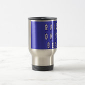 ビーチで育てられた トラベルマグ (中央)