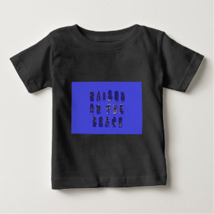 ビーチで育てられた:海事デザイン ベビーTシャツ