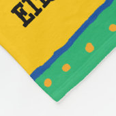 ビーチで貝を集めているMaisy フリースブランケット (角)