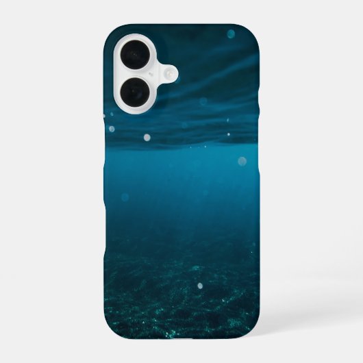 ビーチと巨大な波と山のあるシーケープ スマホケース iPhone 16ケース (裏面)