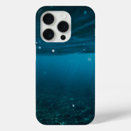 ビーチと巨大な波と山のシーケープ 海のケース iPhone 15 PROケース
