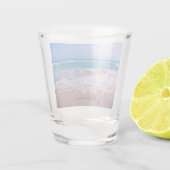 ビーチと美しい海パーソナライズされた名 ショットグラス (裏面)