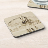 ビーチに立っている人 コースター (左側)