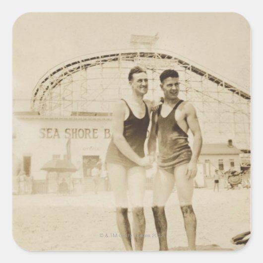 ビーチに立っている人 スクエアシール (正面)