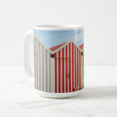 ビーチのカラフルな小屋 コーヒーマグカップ (正面左)
