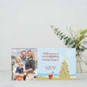 ビーチのクリスマスツリーの砂の城の休暇 シーズンカード (スタンド正面)