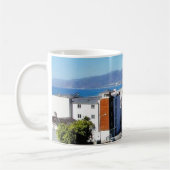 ビーチのサンタモニカの海 コーヒーマグカップ (左)