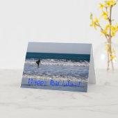 ビーチのサーフィンのハッピーバースデー カード (黄色い花)