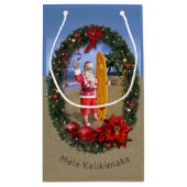 ビーチのサーフボードを持つハワイアンサンタ スモールペーパーバッグ (裏面)