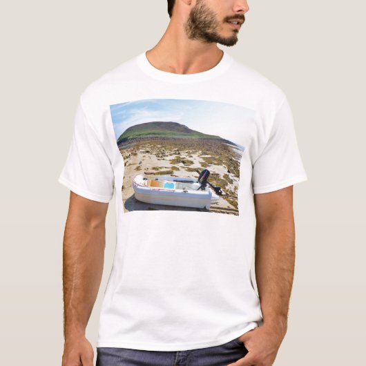 ビーチのディンギー Tシャツ (正面)