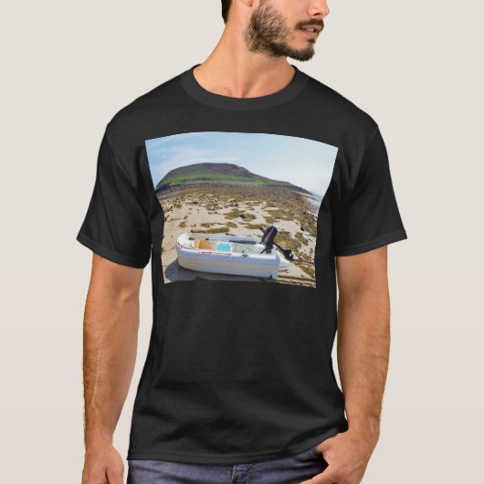 ビーチのディンギー Tシャツ (正面)