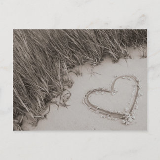 ビーチのハートのセピア色の郵便はがき ポストカード