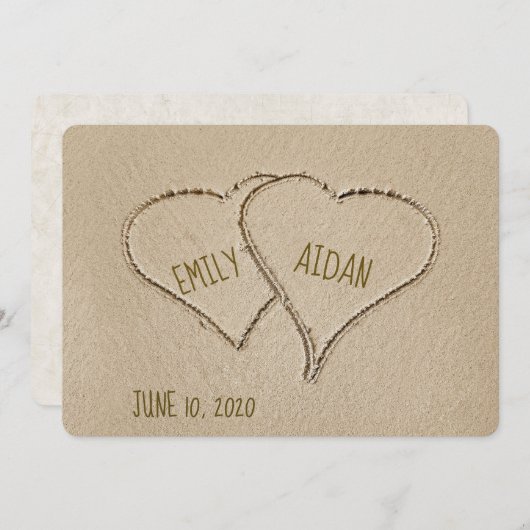 ビーチのハートを砂の中で結婚式の招待 招待状 (正面/裏面)