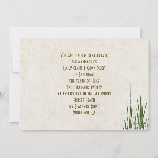 ビーチのハートを砂の中で結婚式の招待 招待状 (裏面)