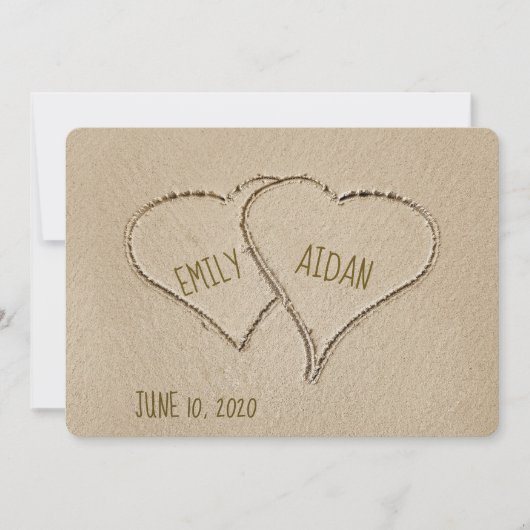 ビーチのハートを砂の中で結婚式の招待 招待状 (正面)