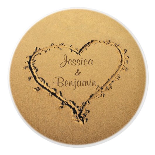 ビーチのパーソナライズな名前の愛ハート セラミックノブ (正面)