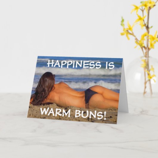 ビーチのビキニの女の子の誕生日カード カード (黄色い花)