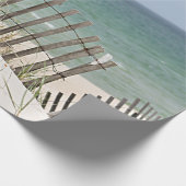 ビーチのフェンス越しにオーシャンビュー ラッピングペーパー (角)