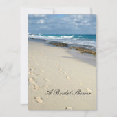ビーチのブライダルシャワー招待状の足跡 招待状 (正面)