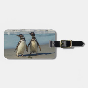 ビーチのペンギンのカップル ラゲッジタグ