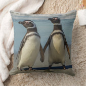ビーチのペンギンカップル クッション (ブランケット)
