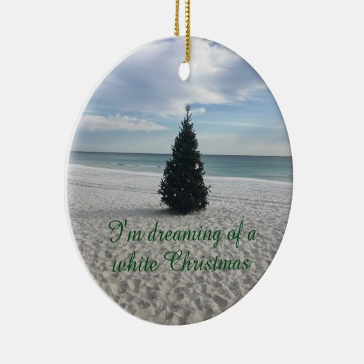 ビーチのホワイトクリスマスの休日の夢を見ること セラミックオーナメント (右)