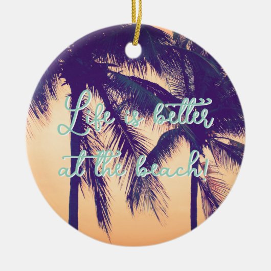 ビーチのヤシの木のクリスマスは人生が良い セラミックオーナメント (正面)