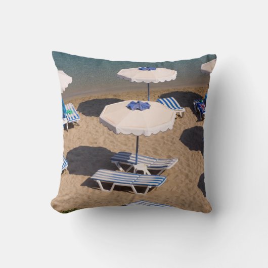 ビーチのラウンジ|ローデスのDodecaneseの島、ギリシャ クッション (正面)