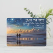 ビーチのロマンティックなカップル Save the Date 招待状 (スタンド正面)
