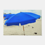 ビーチの傘が砂の中に入る ドアマット (正面)