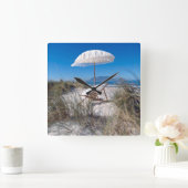 ビーチの傘そして椅子 スクエア壁時計 (ホーム)