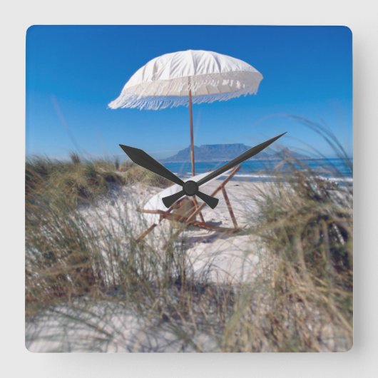 ビーチの傘そして椅子 スクエア壁時計 (正面)