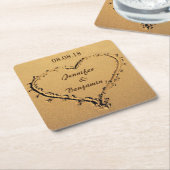 ビーチの名前および日付の結婚式のハート スクエアペーパーコースター (アングル)