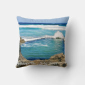 ビーチの夢は、この、海の波で作られている クッション (裏面)