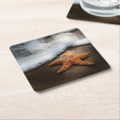 ビーチの孤独なヒトデ スクエアペーパーコースター (アングル)