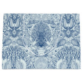 ビーチの宝を青で ラージペーパーバッグ (正面)